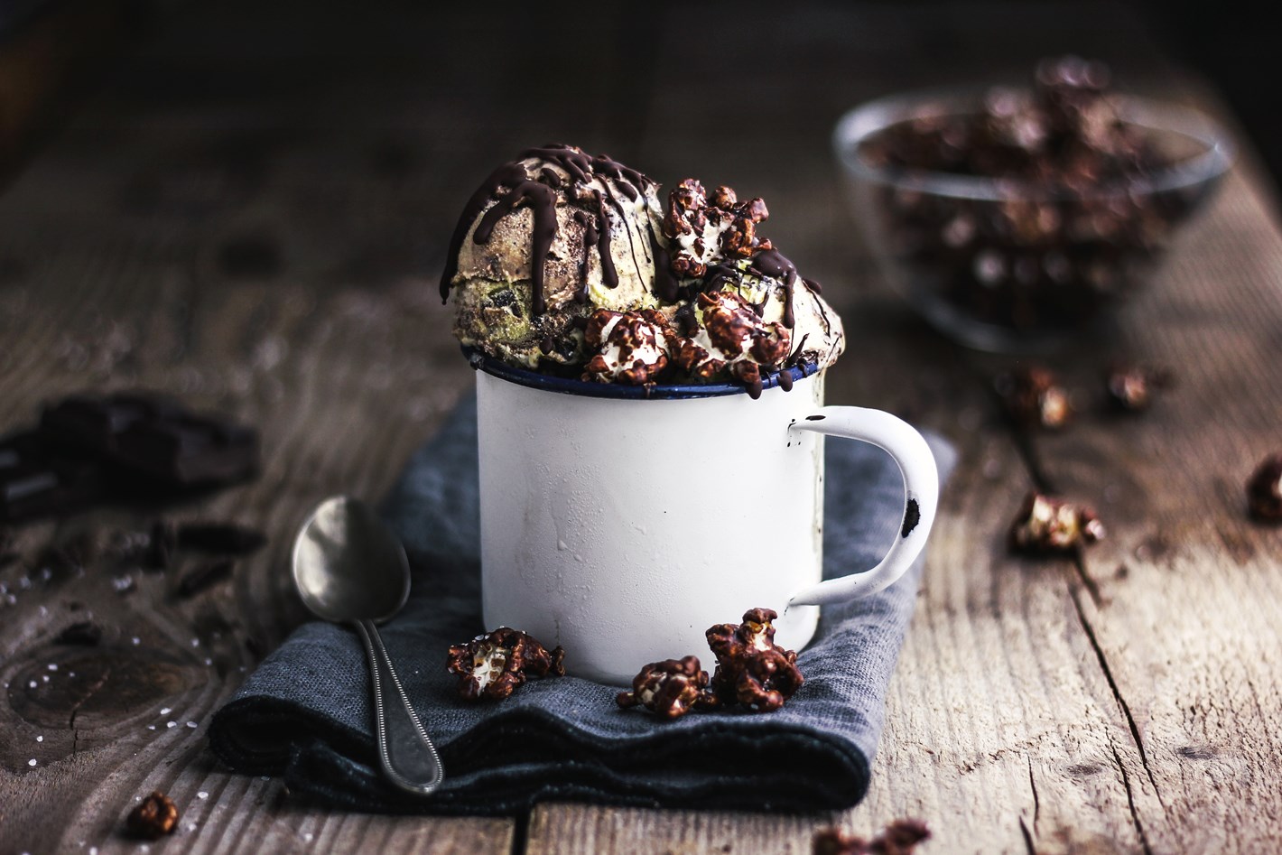 Vanilla Chocolate mit dunklen Schoko-Meersalz-Popcorn