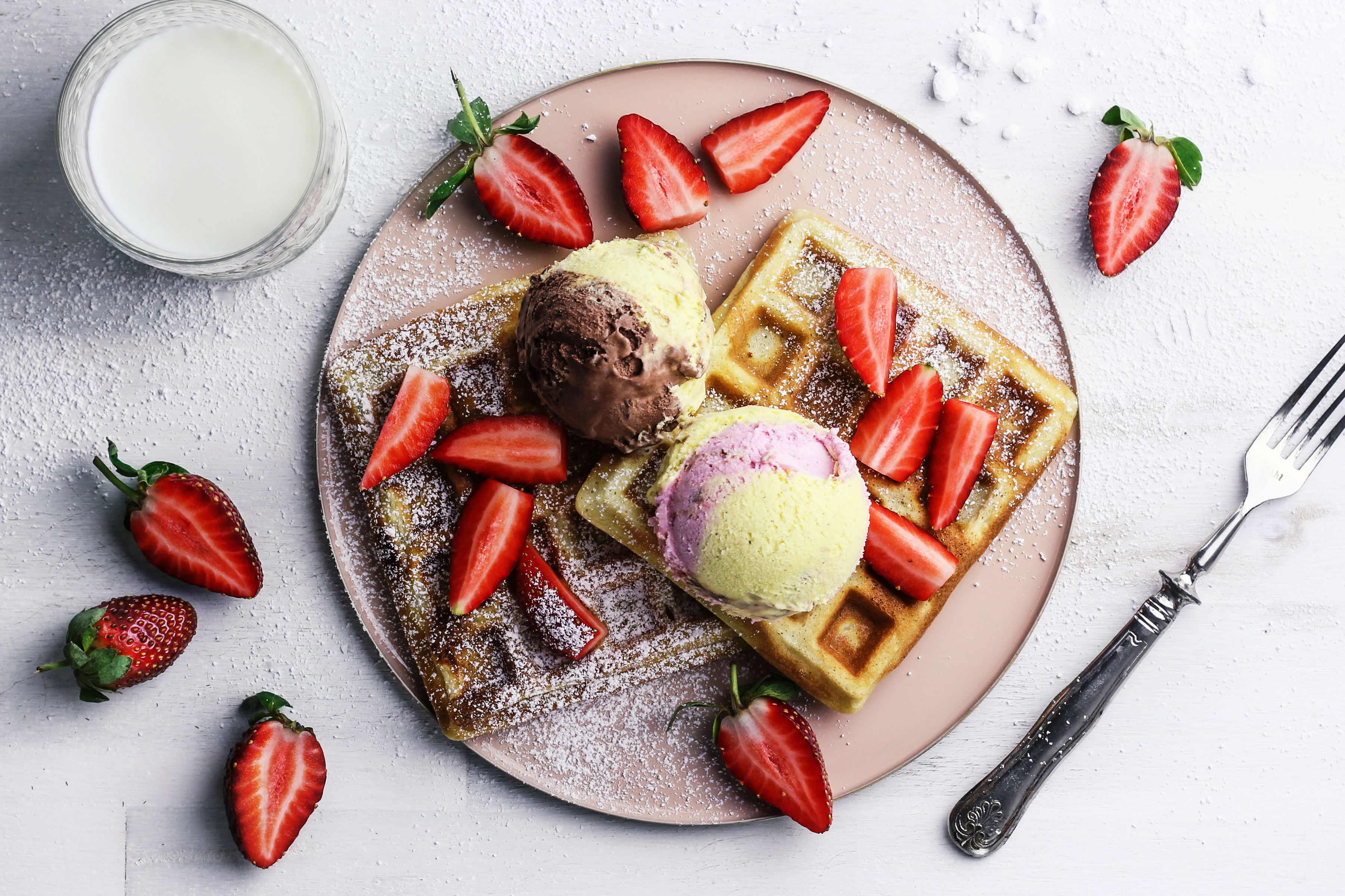 Eis Fürst Pückler Art mit frisch gebackener Waffel