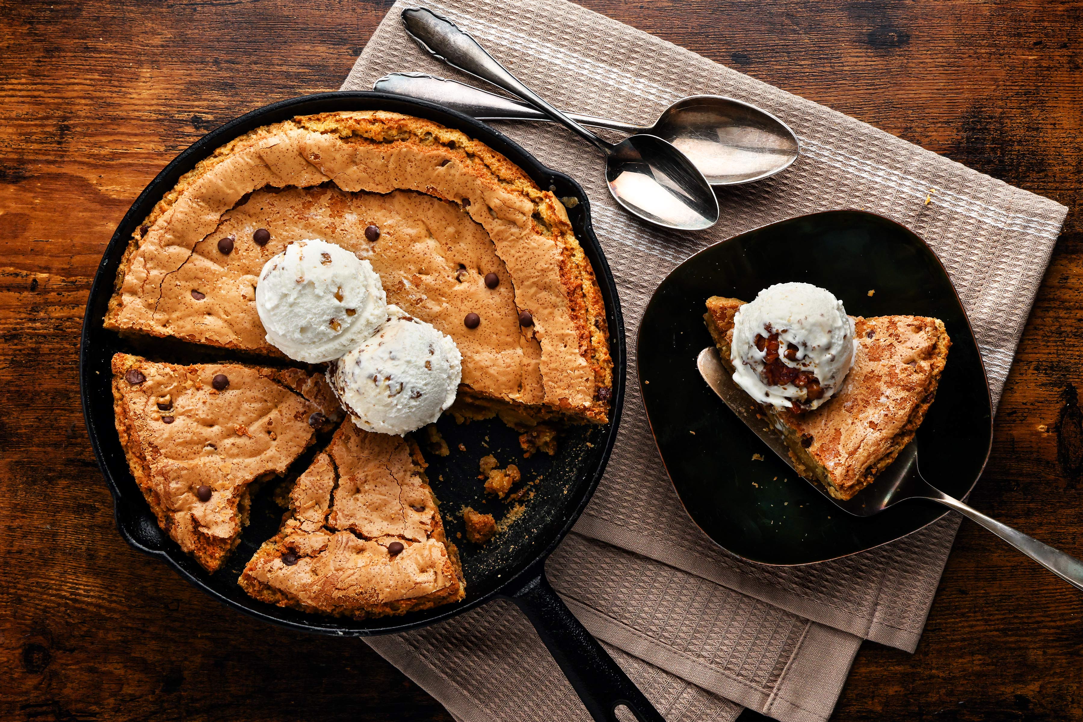 Maple Walnuts auf Skillet Cookie