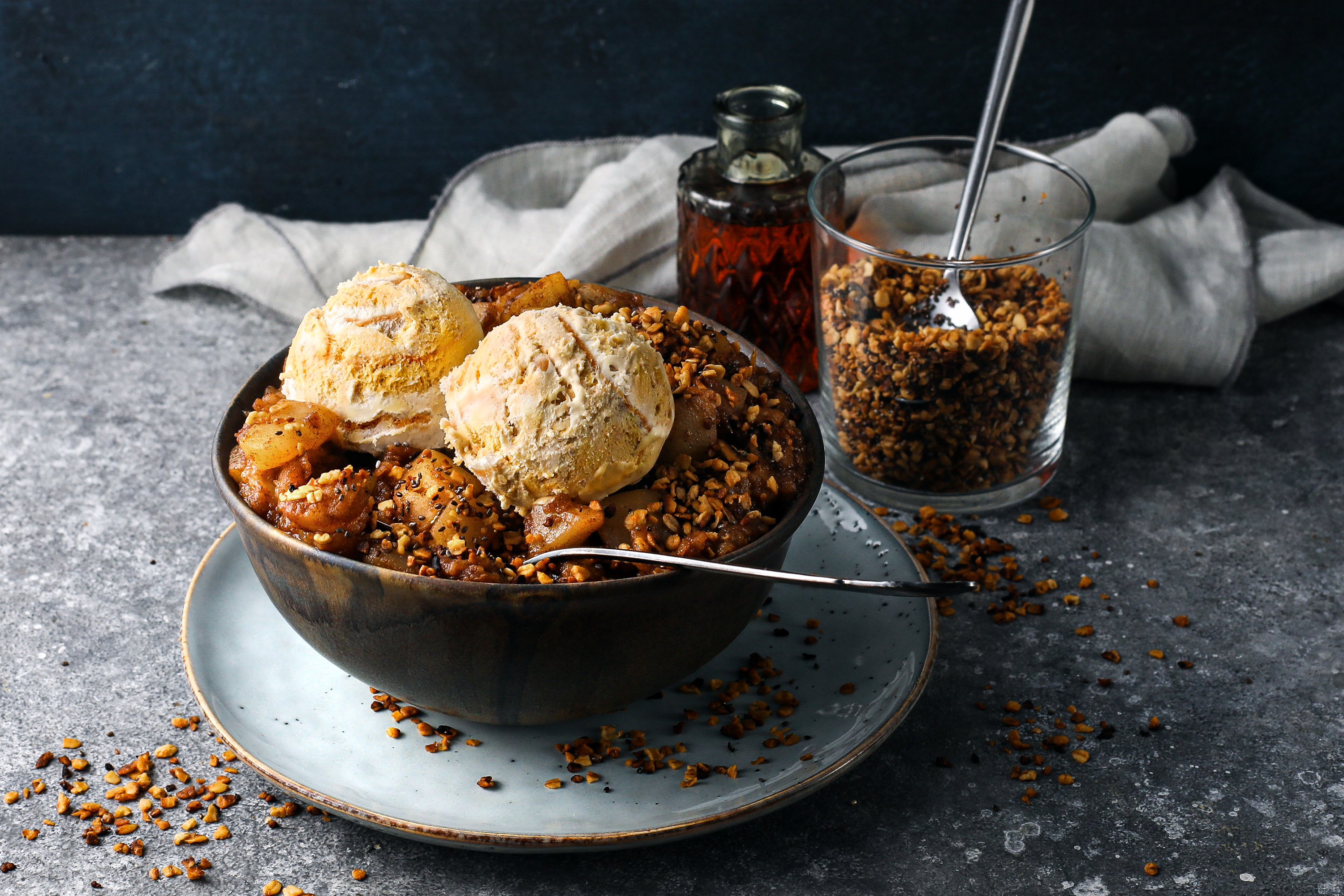 Birne-Apfelkompott mit Apple Crumble